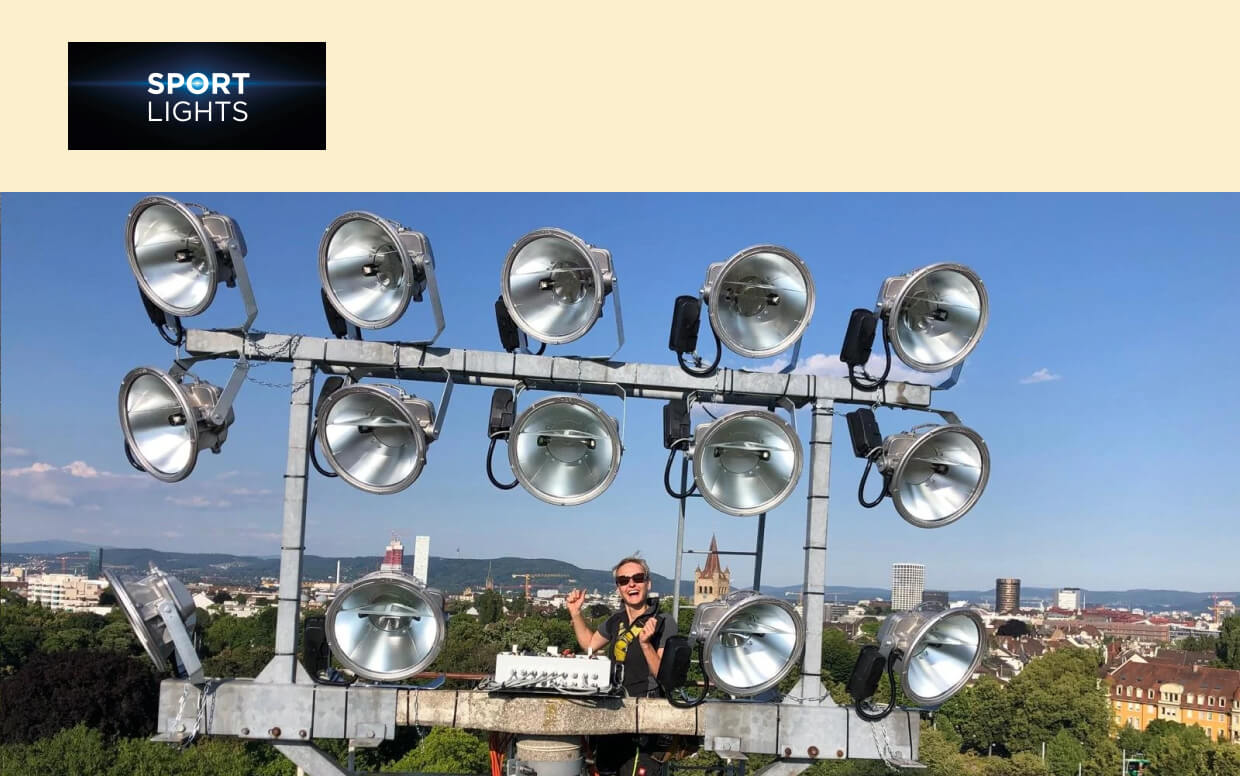 Abstrakte Darstellung der Webseite von der Sportlights GmbH mit einer Person hoch oben auf dem Mast.