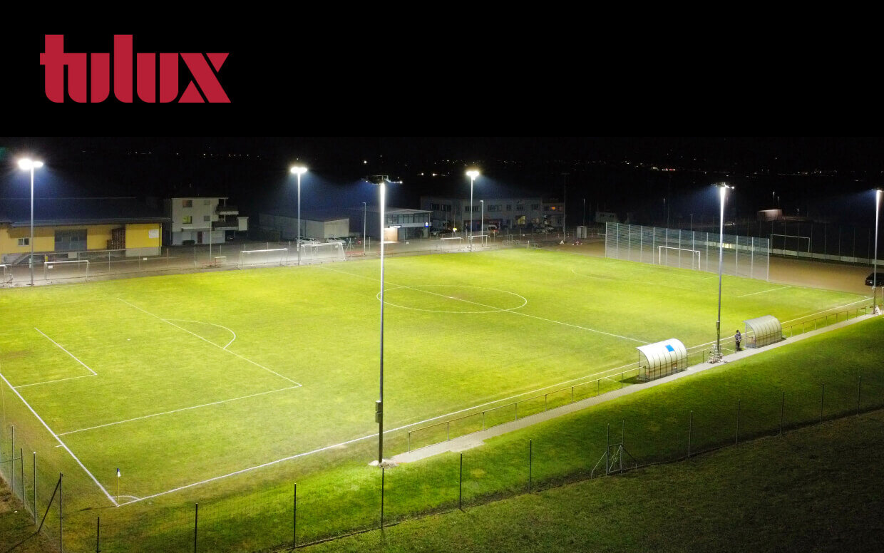 Abstrakte Darstellung der Webseite von Tulux AG mit einem Fussballplatz während der Nacht.